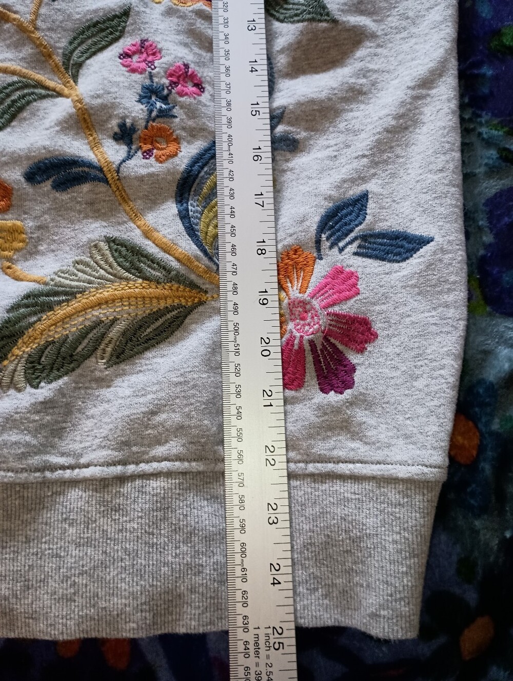 Nice sz L Johnny Was Vanessa Gray Floral Embroidered Relaxed Sweatshirt - Picture 6 of 8
